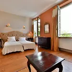 Guest house Chateau De 3*